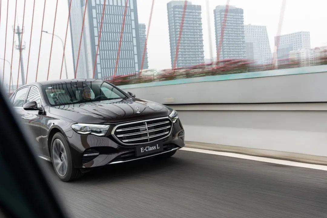 试驾全新长轴奔驰e级它是普通人的天花板更是新中产的必选项