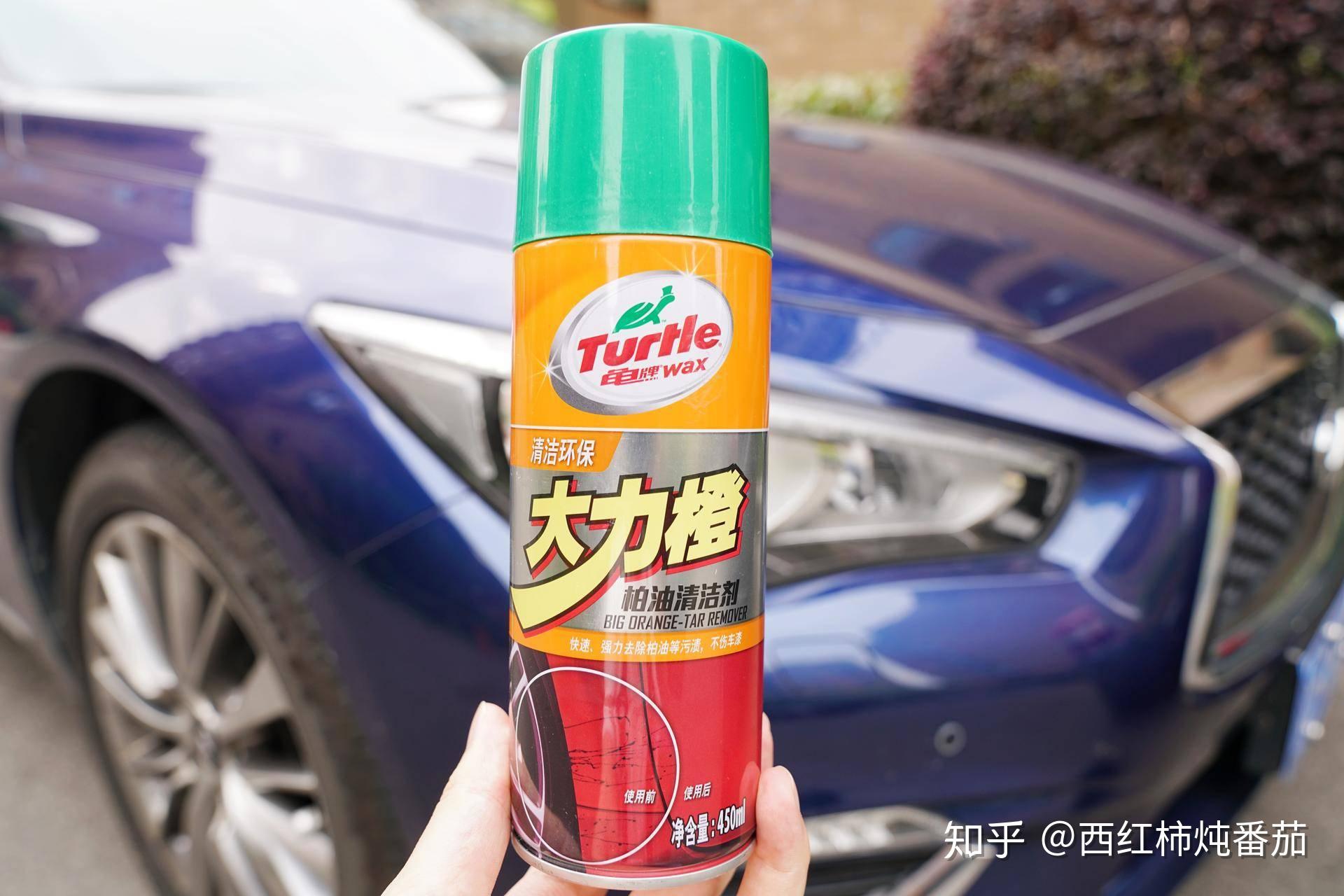 自左至右:龟牌柏油清洗剂,大公鸡管家厨房油污喷剂以及龟牌泡沫清洁剂