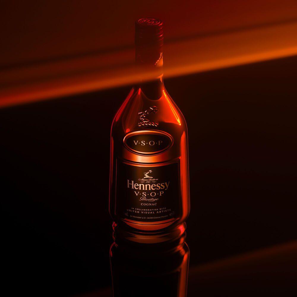 当轩尼诗大师renaud fillioux de gironde解释干邑白兰地的制作艺术