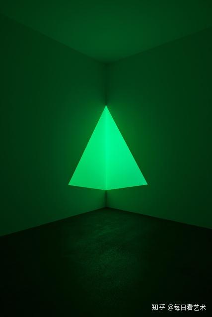 美国艺术家詹姆斯特瑞尔彩色光装置作品