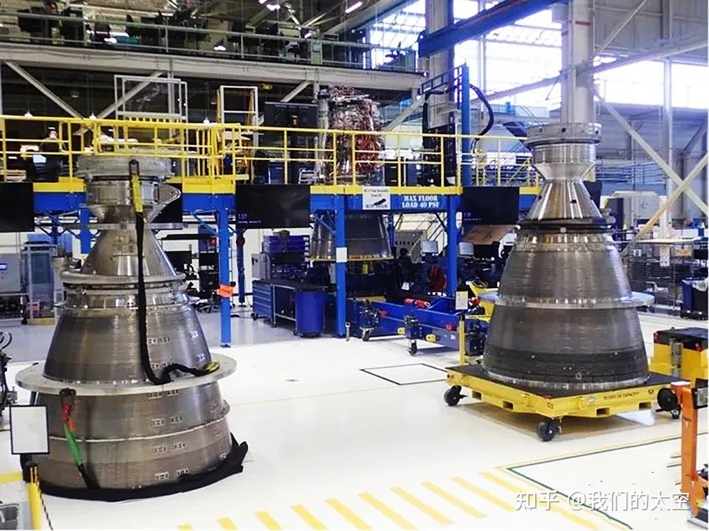 be-4布鲁诺展示的蓝色起源公司be-4发动机主推力室和喷嘴组件,这2个