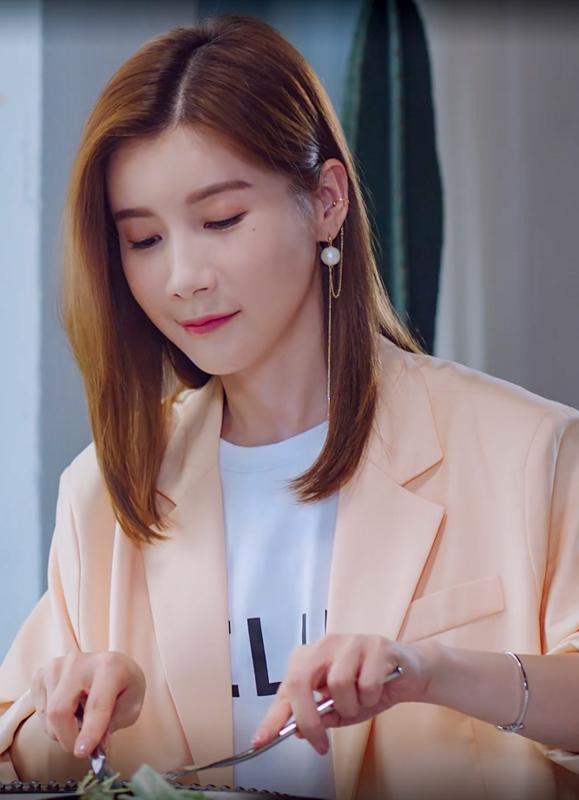 盘点青春创世纪播主钱希西张佳云以及经纪人欧阳的吸睛耳环