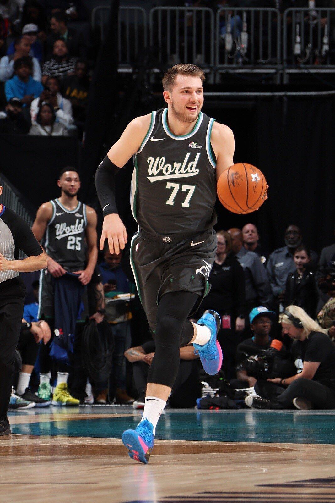 能给发几张无水印的卢卡东契奇的照片吗?