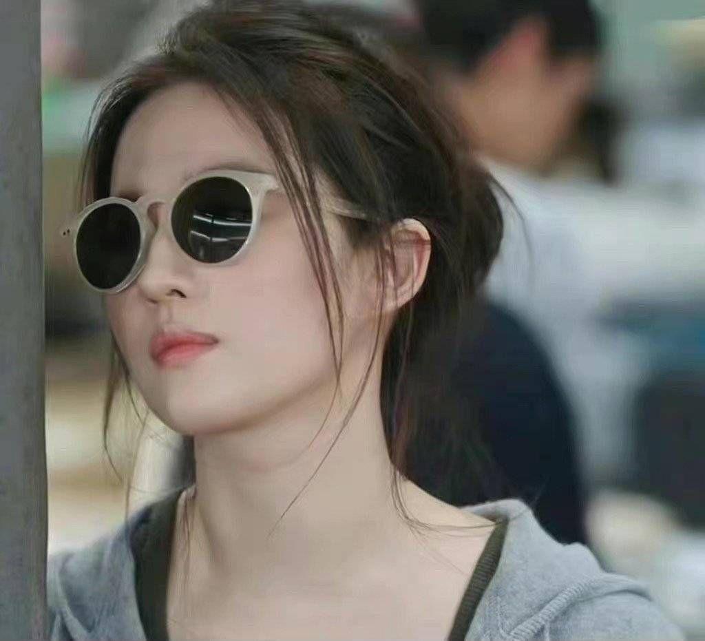 刘亦菲有哪些图适合做头像? - 知乎