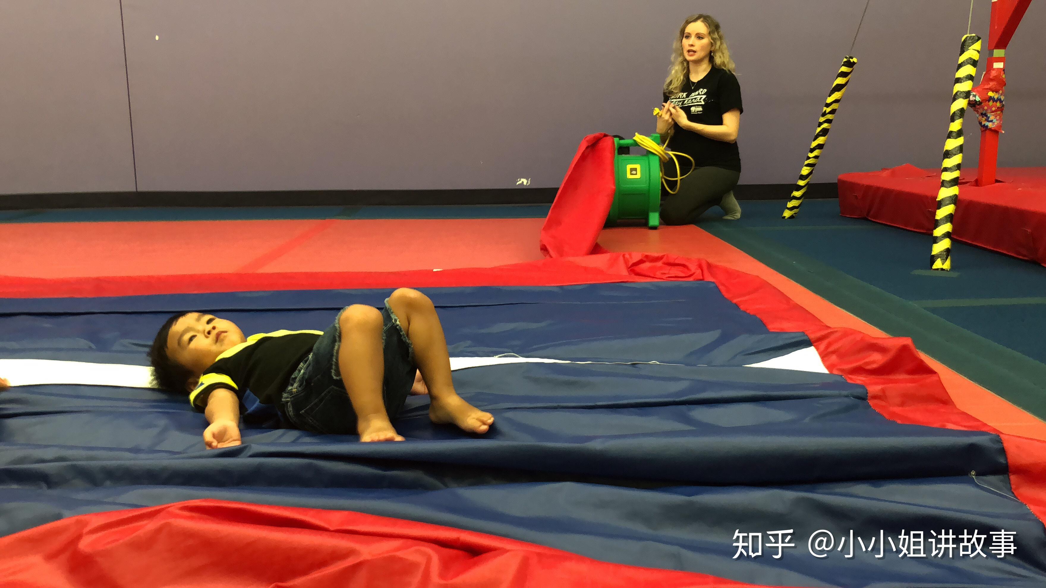 20180723早教课内容77老师示范动作