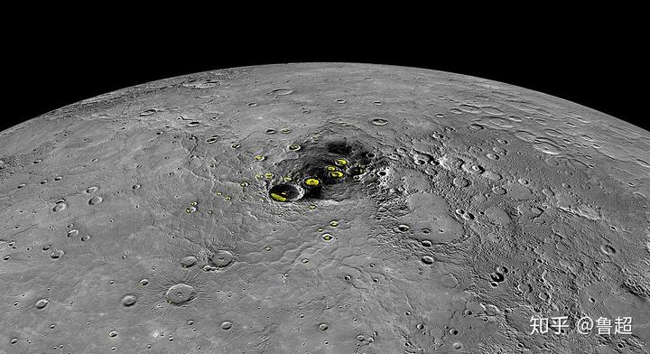水星北极环形山内发现了冰(黄色标记)