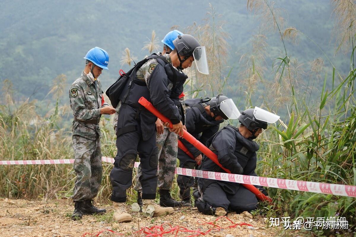 在电影中经常出现的爆破筒是一种什么样的武器装备?
