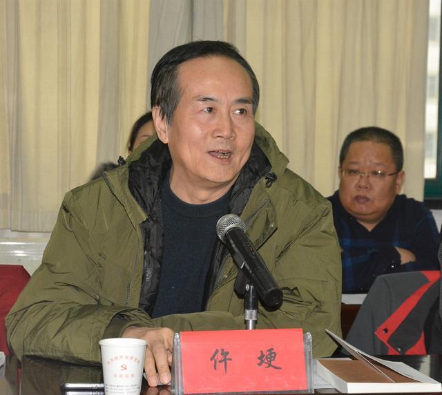 长篇小说《第一书记》是陕西农村报记者张新龙(笔名郁秋)及时两年多