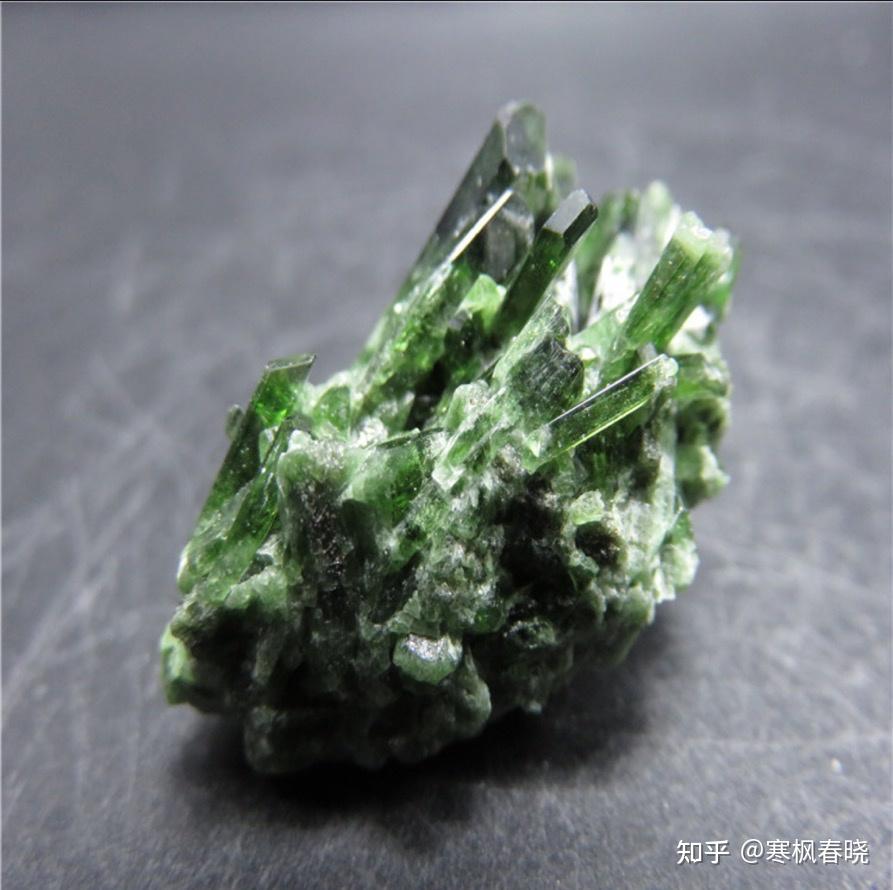 透辉石是宝石吗与祖母绿有什么异同