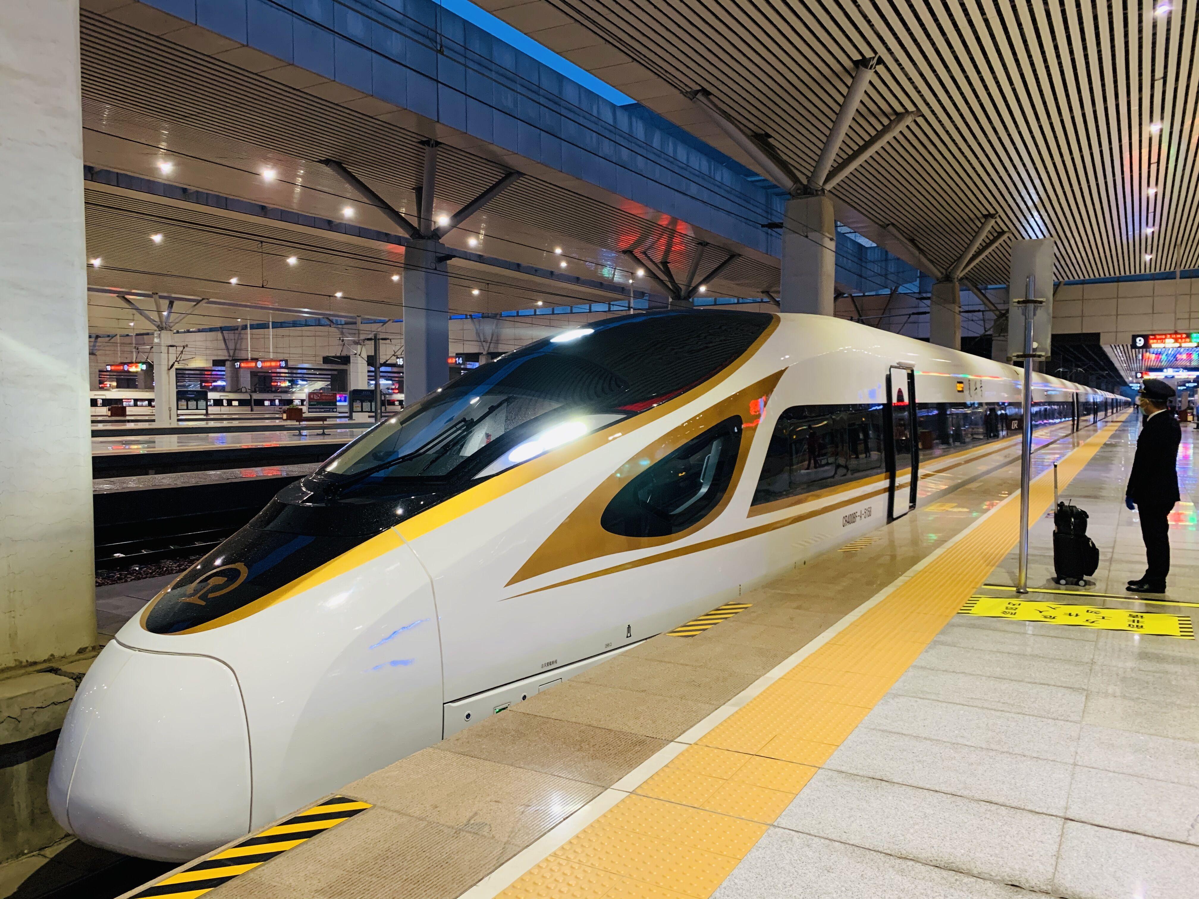 视线｜“复兴号”京沪双向首发，时速可达400公里，车厢覆盖WiFi