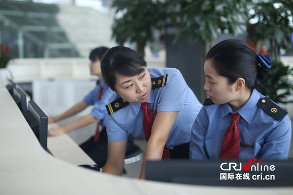 火车列车上不同衣服对应的职位名称是什么?火车人员制服对应工种大全! 火车列车上不同衣服对应的职位名称是什么?火车人员制服对应工种大全!_新客网