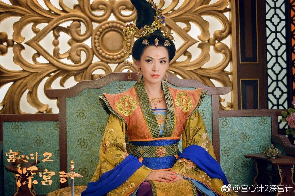 身为剧中的镇国公主,一举一动之间把一个娇蛮跋扈,一心想要继续替代