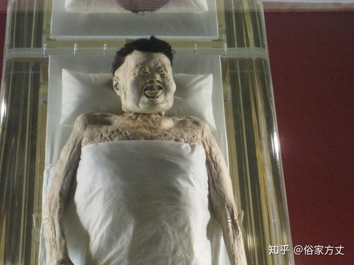 湖北出土真实血尸千年不腐全身赤红原来盗墓笔记是真的