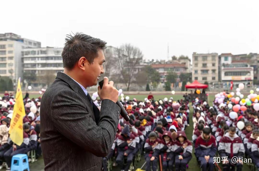 演讲走中国第一人宇涵老师到黔西一中演讲