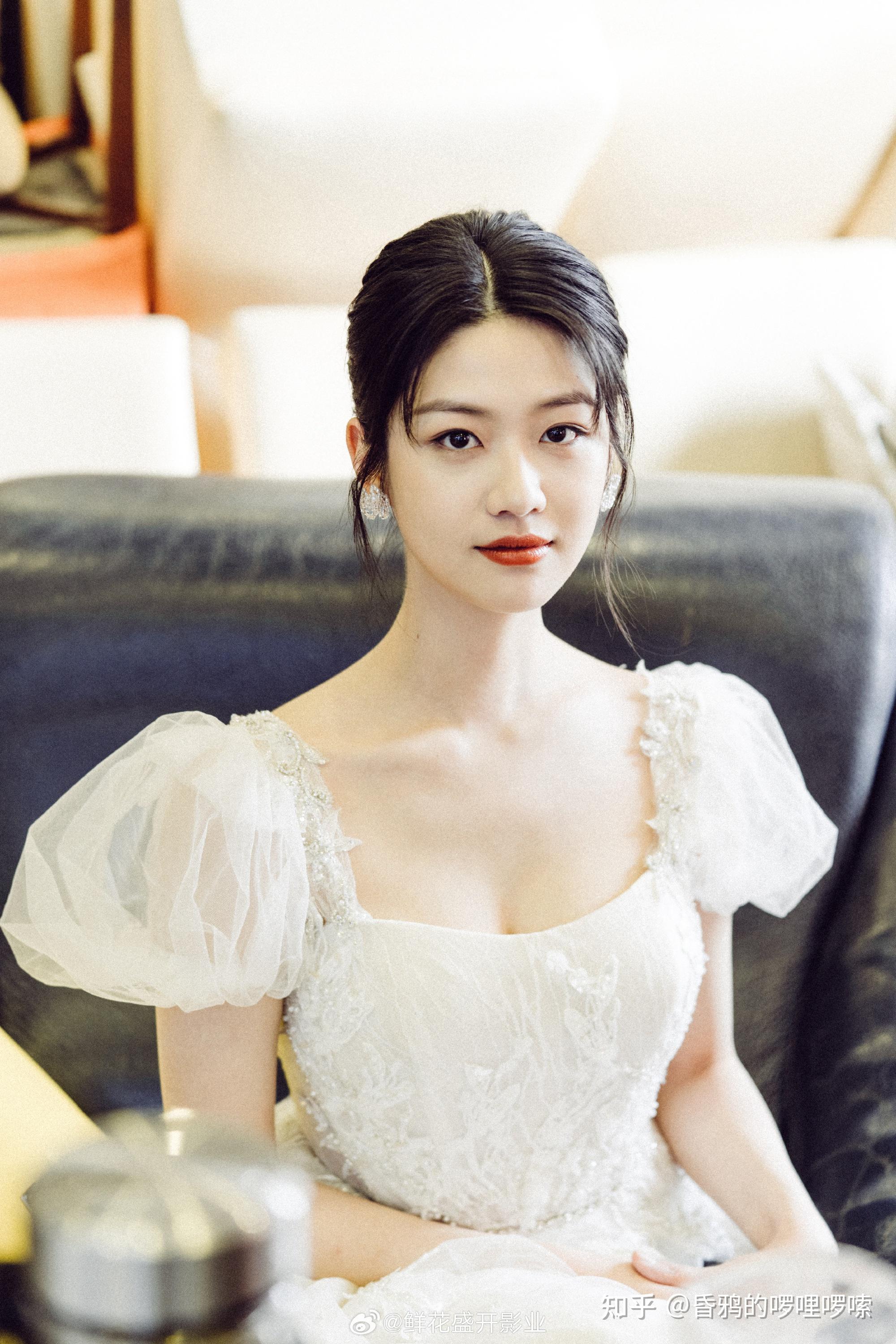 被向涵之圈粉了,在《大生意人》里,和朱亚文演绎在乱世中最纯的爱,这段感情你怎么看? - 知乎
