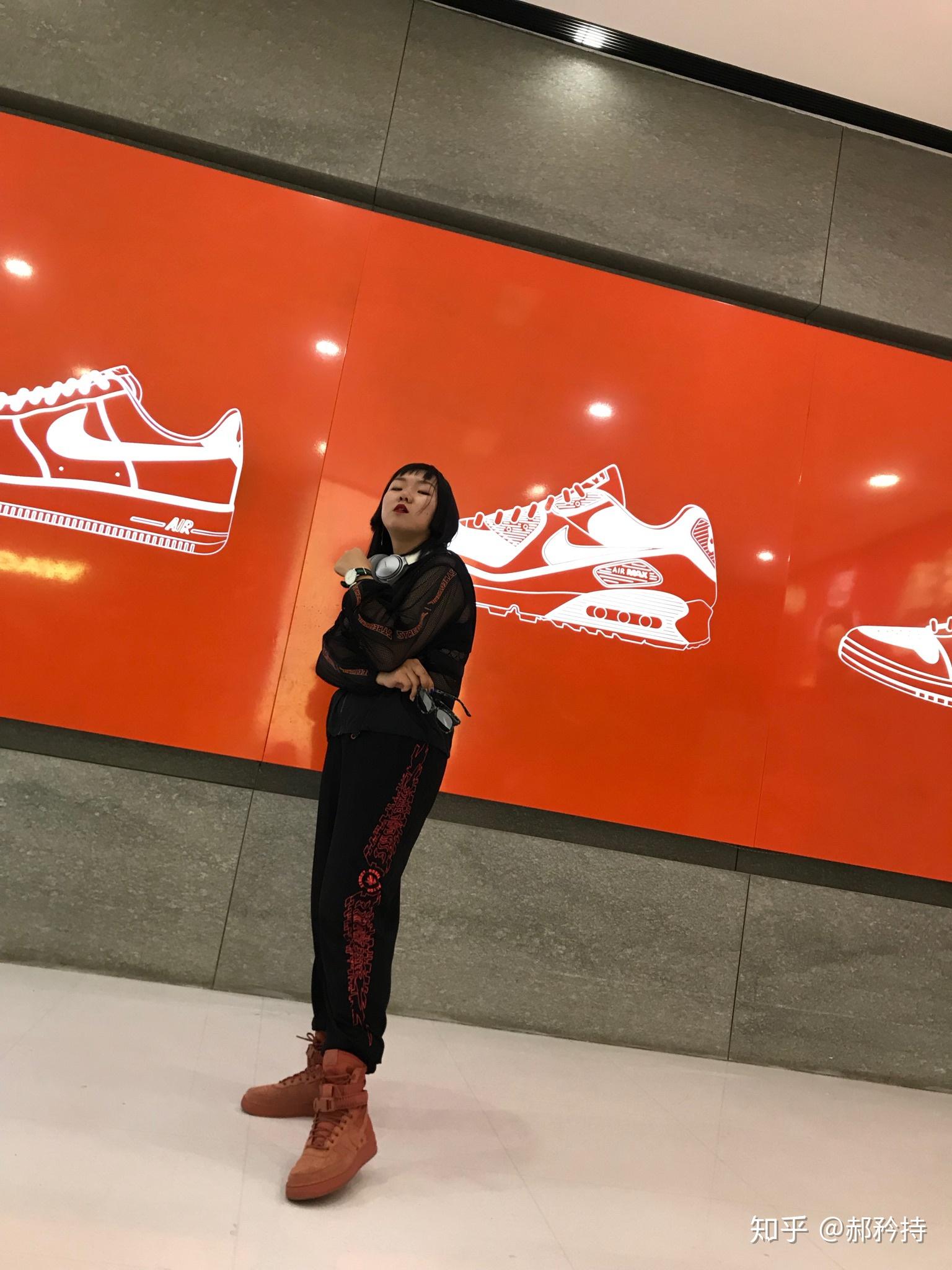 街拍如何摆出好看的pose嘻哈风