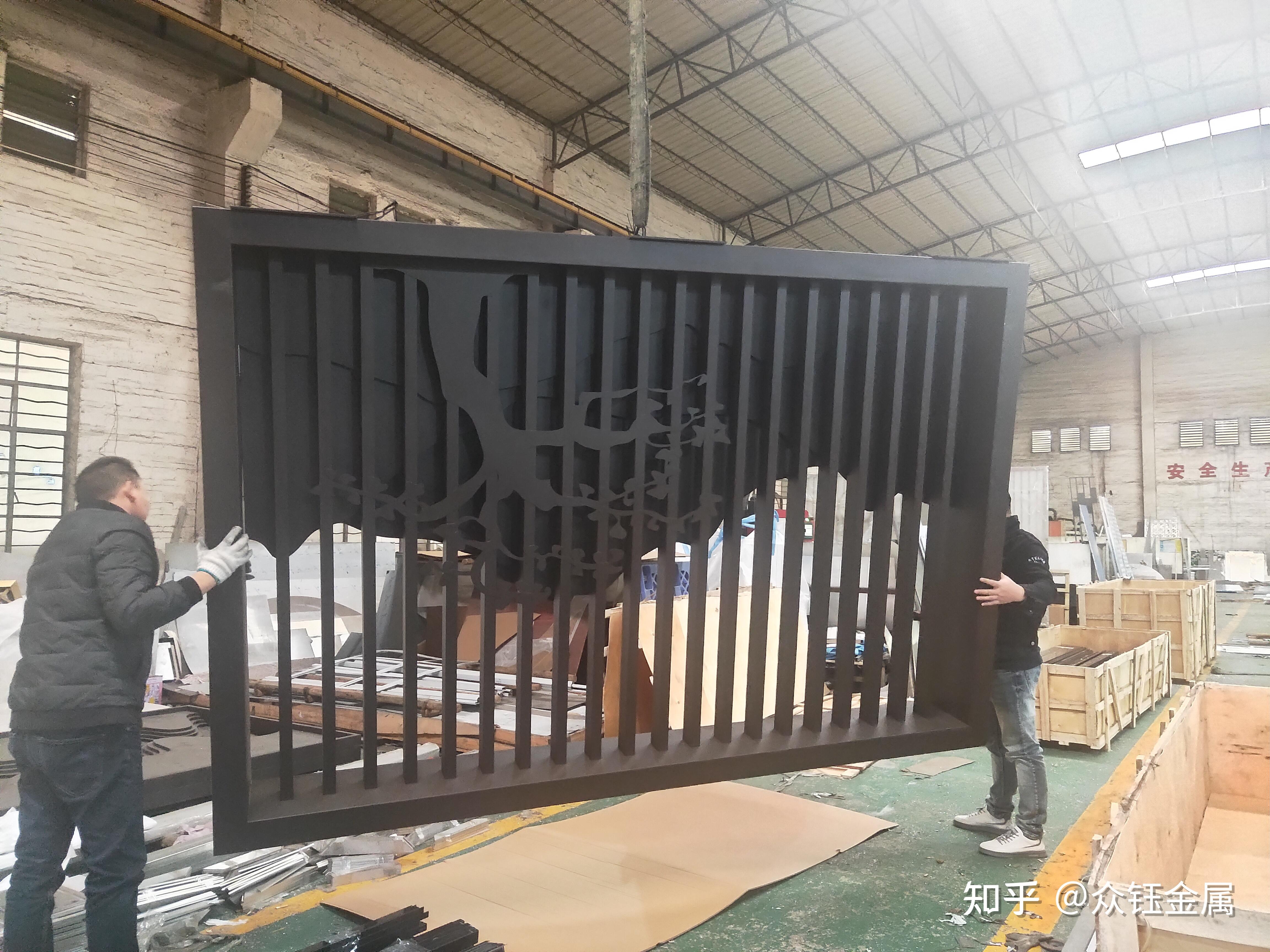 长廊不锈钢拉丝氟碳山形隔断景墙定制