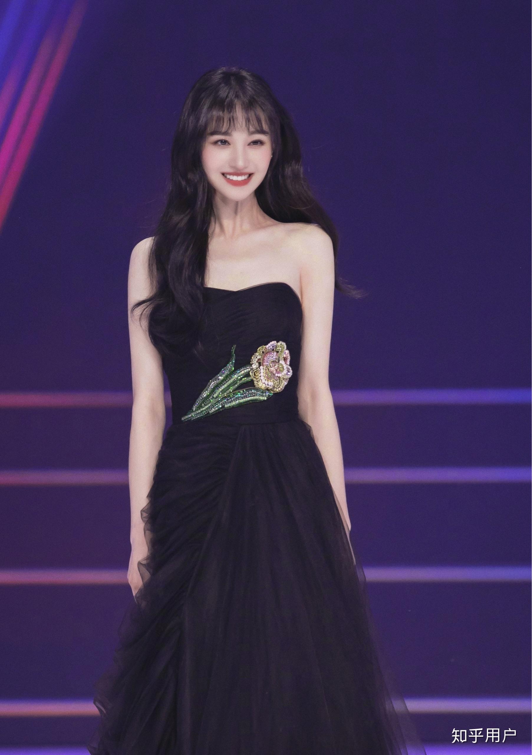 郑爽有没有正式的红毯礼服照? - 知乎