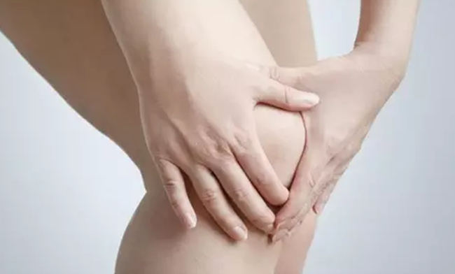 膝盖疼痛难忍走路打软腿是怎么回事可不要忽视了这种疾病