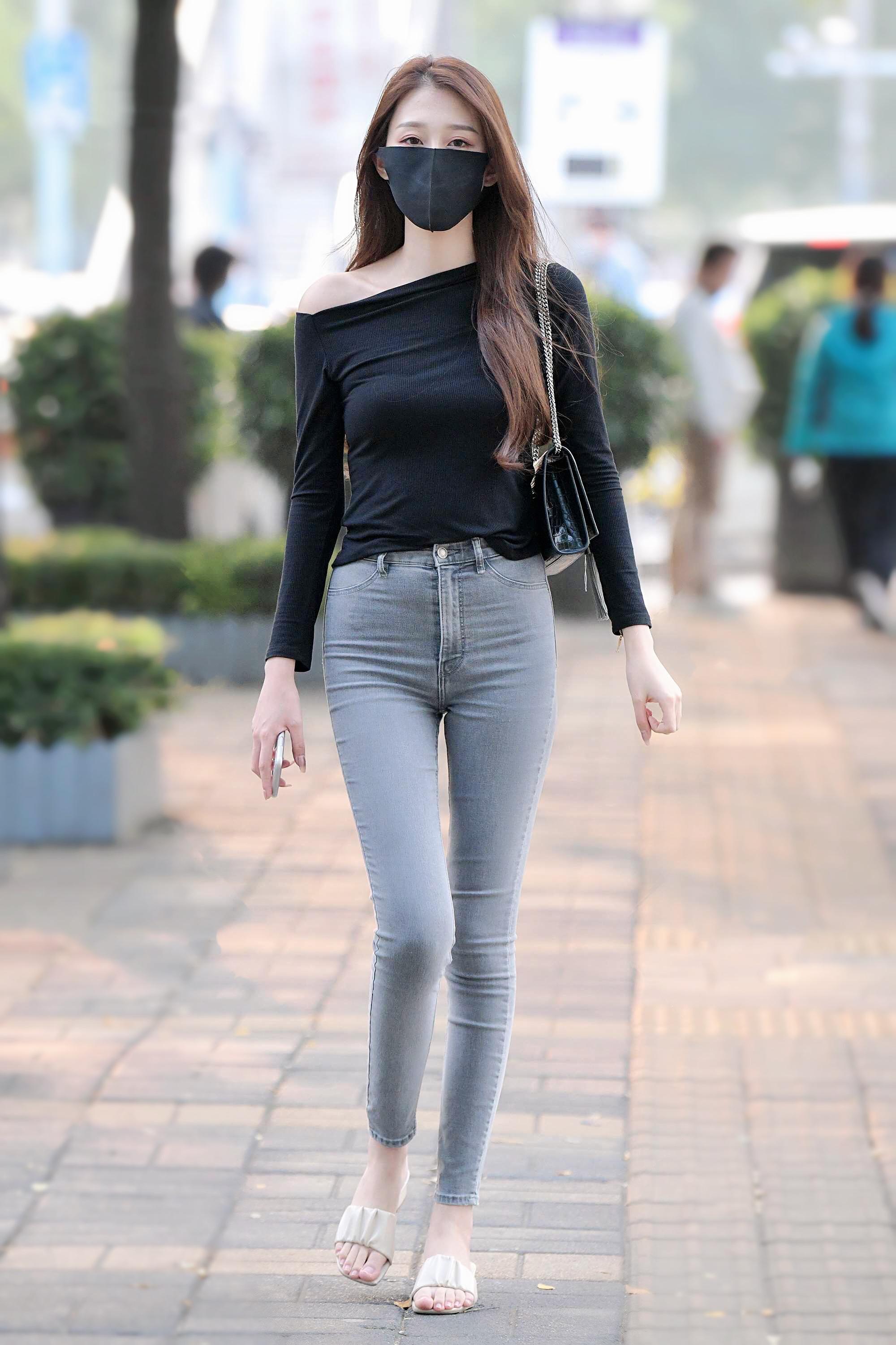 为什么有的女生喜欢穿紧身牛仔裤?