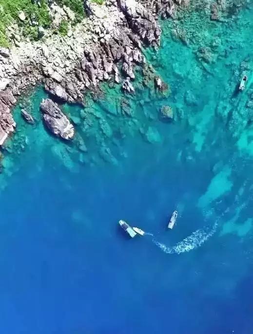 就一定会对仲基欧巴和乔妹约会的沉船湾有所印象,位于希腊扎金索斯岛