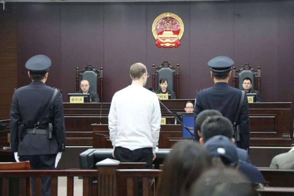 毒品管制在路上吸毒贩毒18名音乐人被一锅端外国人走私病毒被判死刑