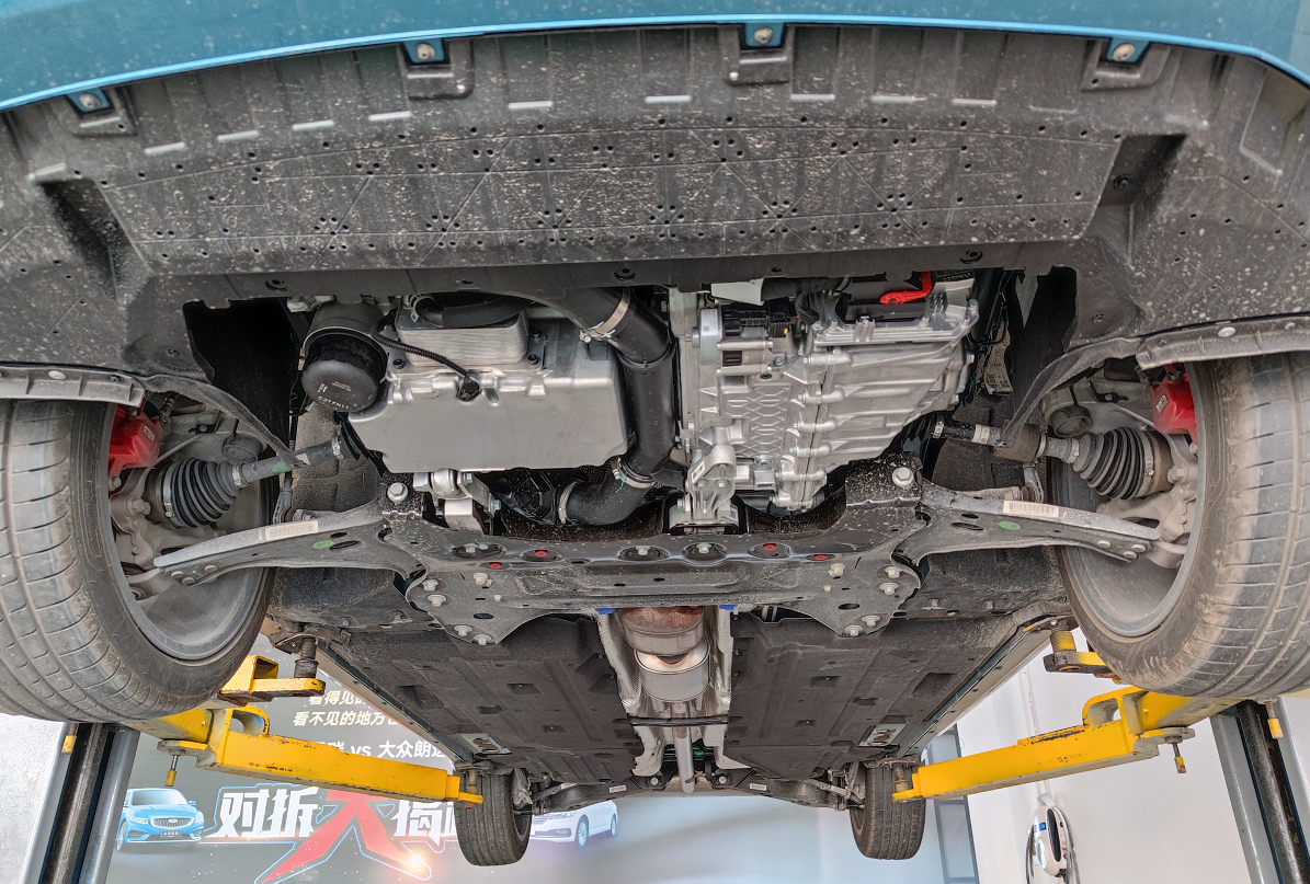 第二道"硬菜"是底盘悬架结构.