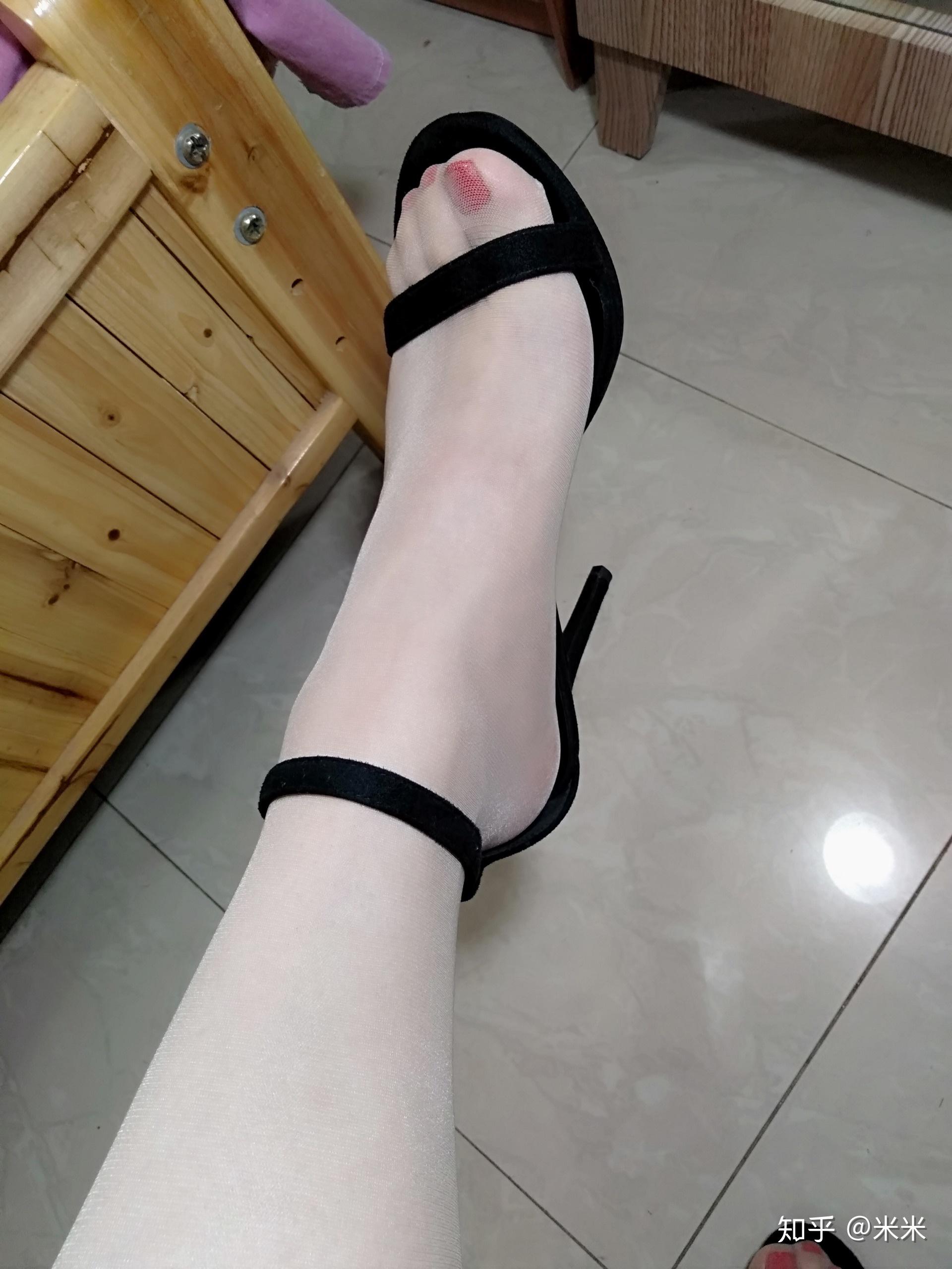 袜子和凉鞋要如何搭配