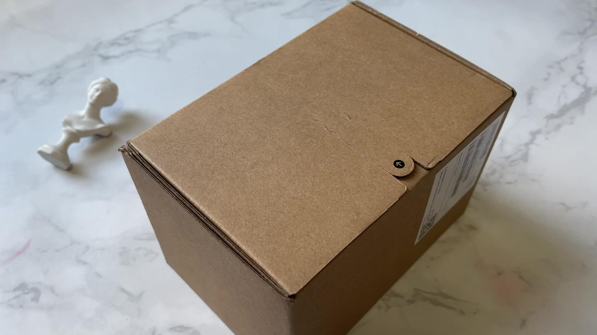 homepod mini开箱,含siri早期驯服人类的珍贵影像