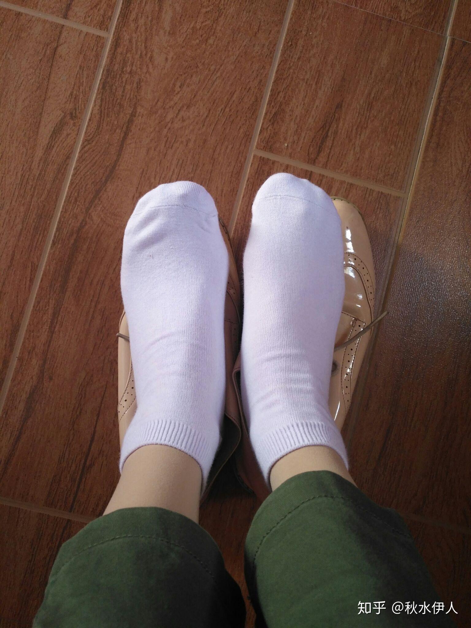 我是男生,喜欢看女生穿白色棉袜,觉得很美,这正常吗? - 知乎