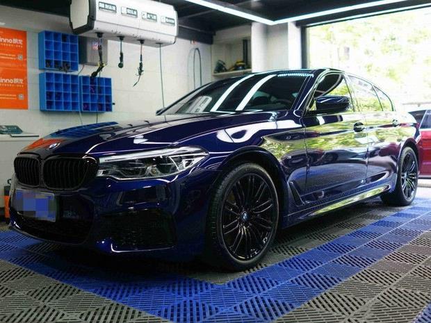 苦等两年终迎我的蓝武士宝马540i丹泉石蓝提车作业用车感受