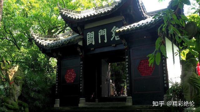 除了吓人逼真的造型,这里的天子殿,奈何桥,黄泉路,望乡台等也是非常