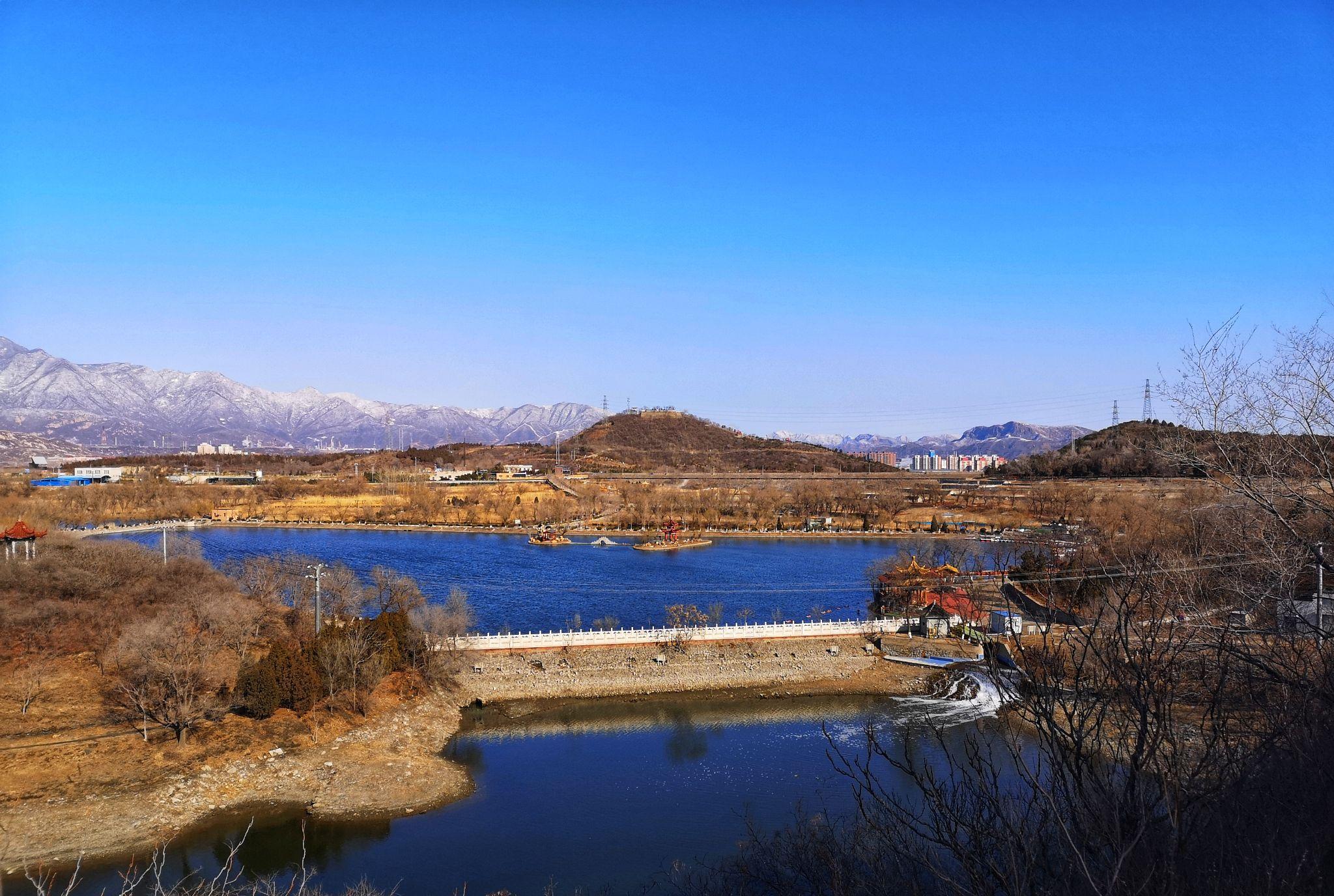 湖山信是东南美,一望弥千里.軍子