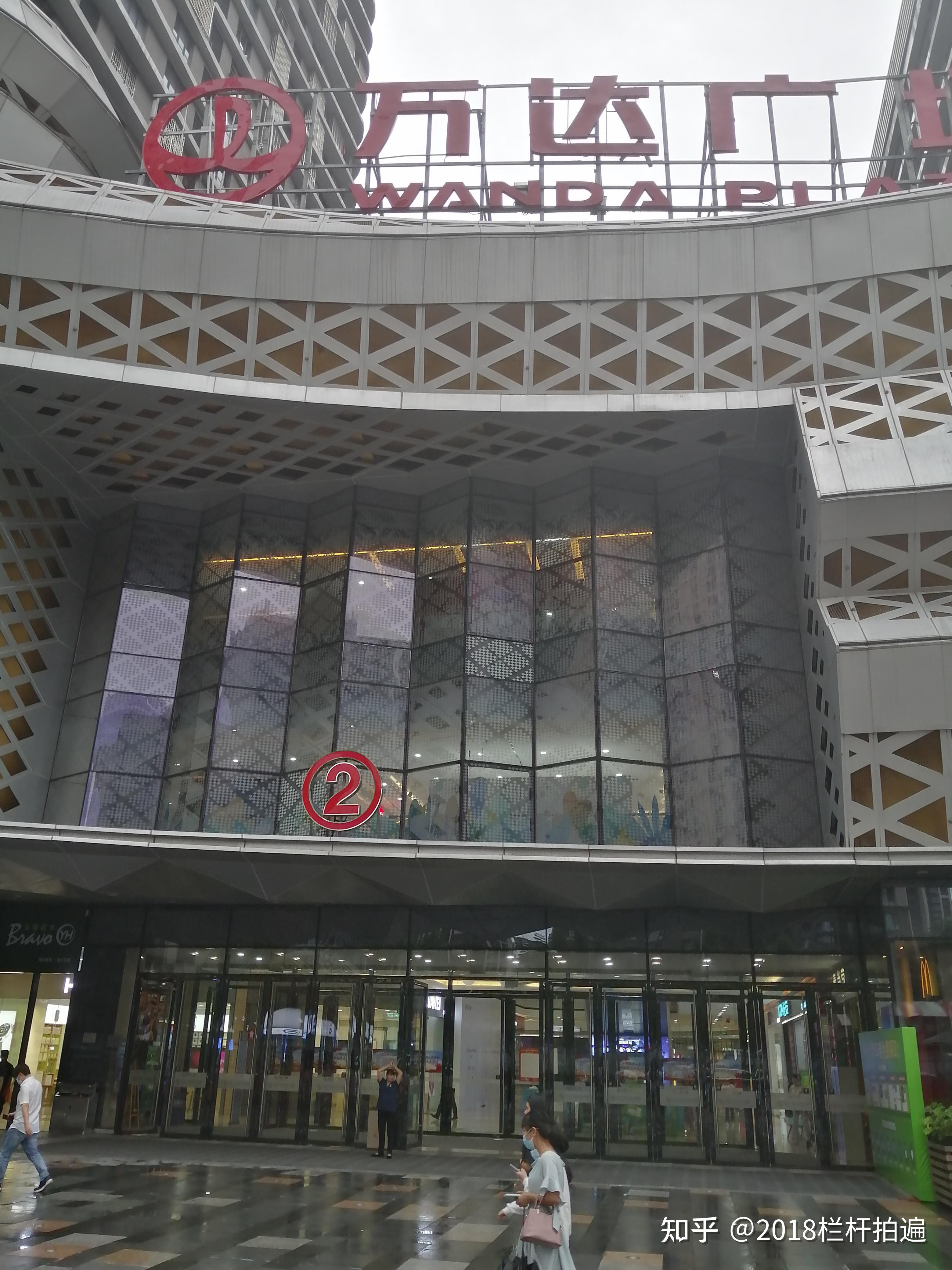 下图,龙岩金街下图,龙岩万达广场下图,离开"冠豸山"机场时,大雨倾盆.