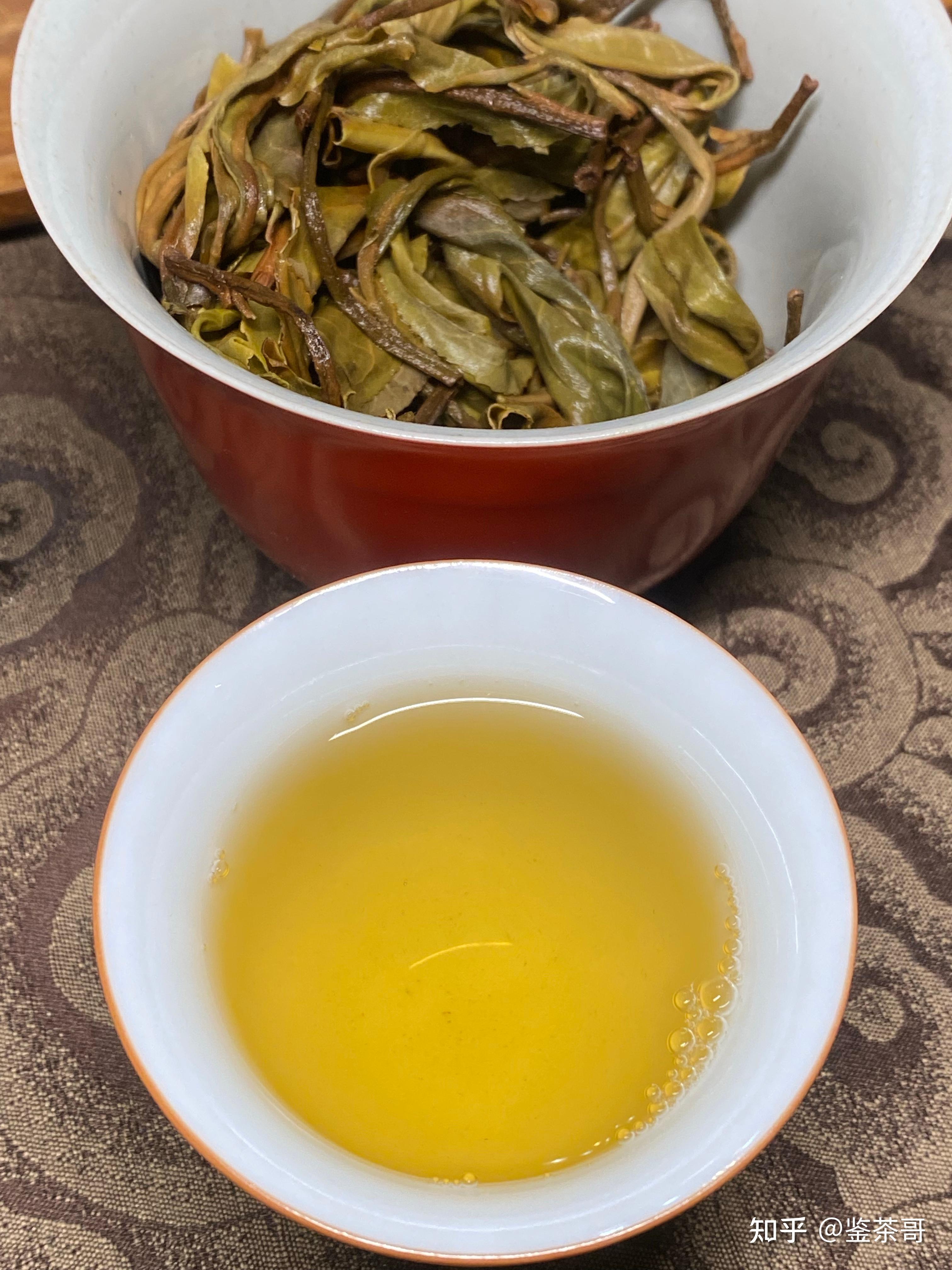 茶汤过喉咙的时候,不顺滑,有点刮喉咙,可能跟炒糊有关.