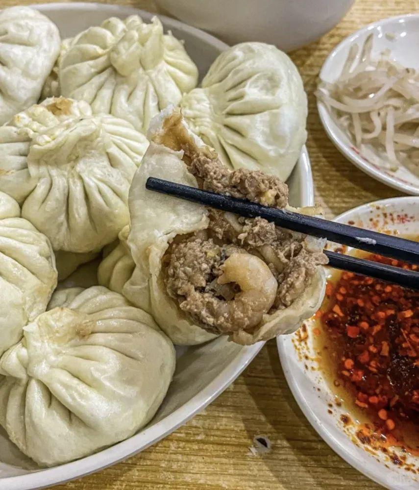 cr:100112622其中最为出名的非煎饼果子莫属