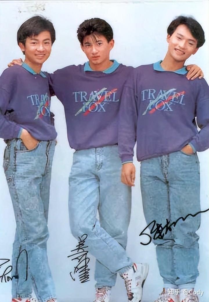 吴奇隆生于台北,祖籍福建,是家中排行老二的儿子,从小体育天赋异禀,7