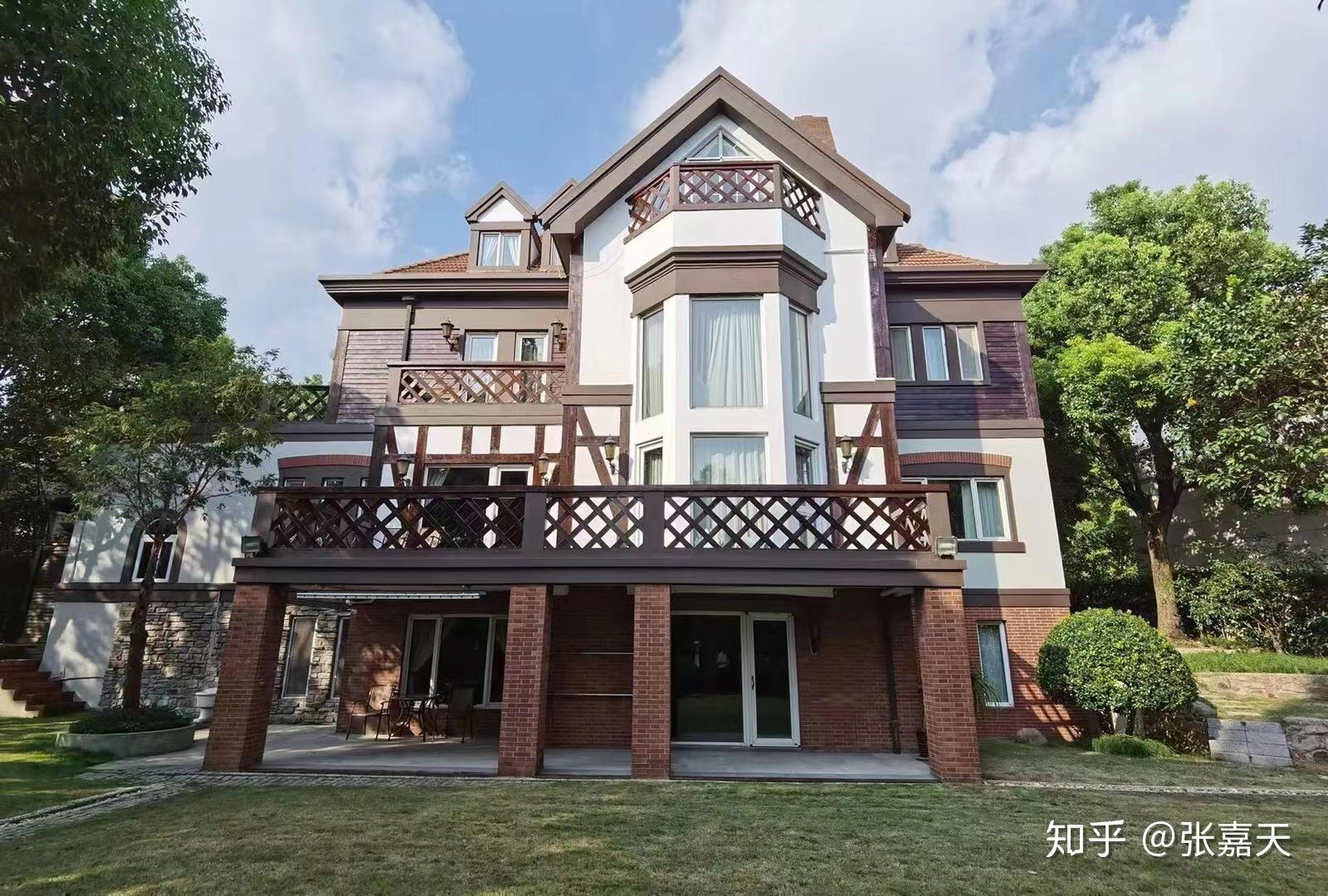 上海其他区域同总价段的别墅,很多都是流水线的设计,区位也要劣于碧云