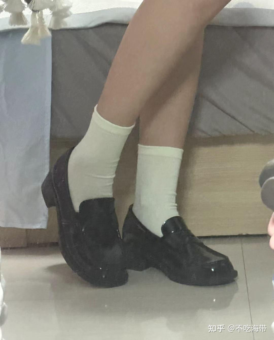 女生为啥喜欢穿白袜子