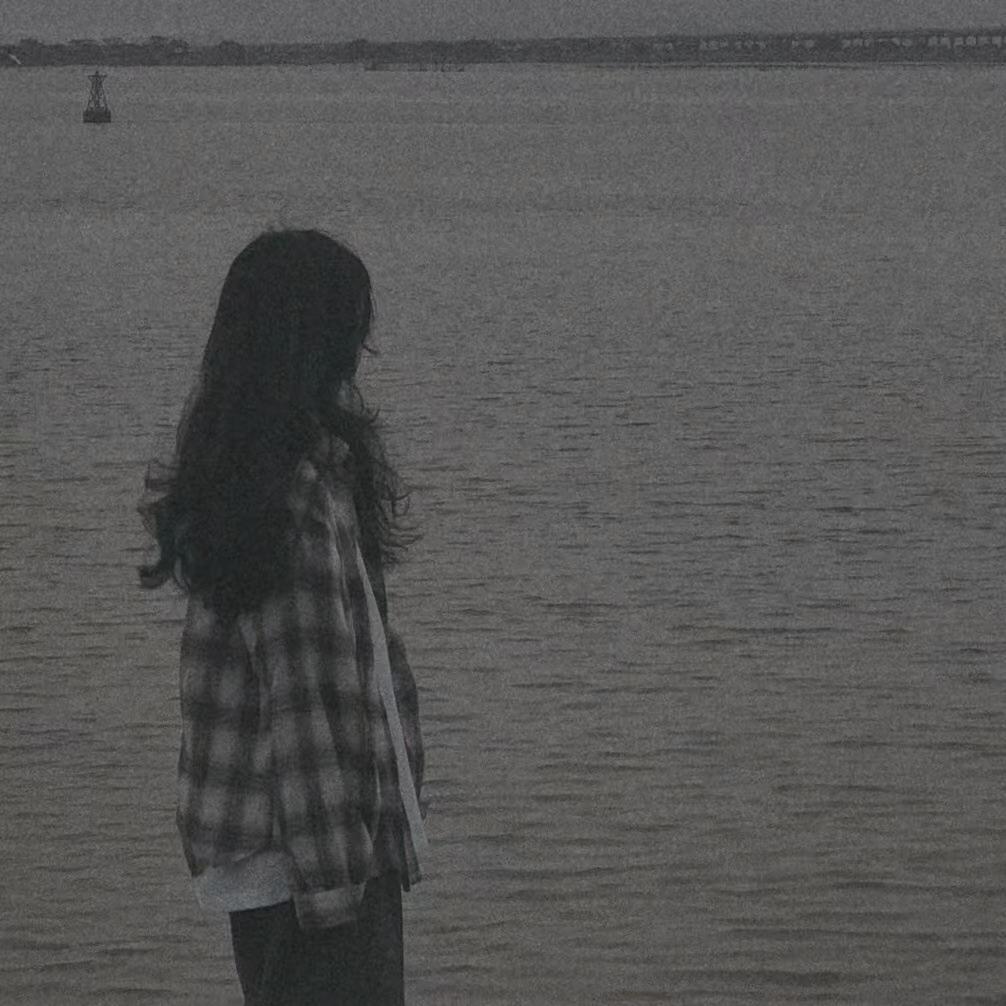 有没有冷淡风的黑色系女生头像?