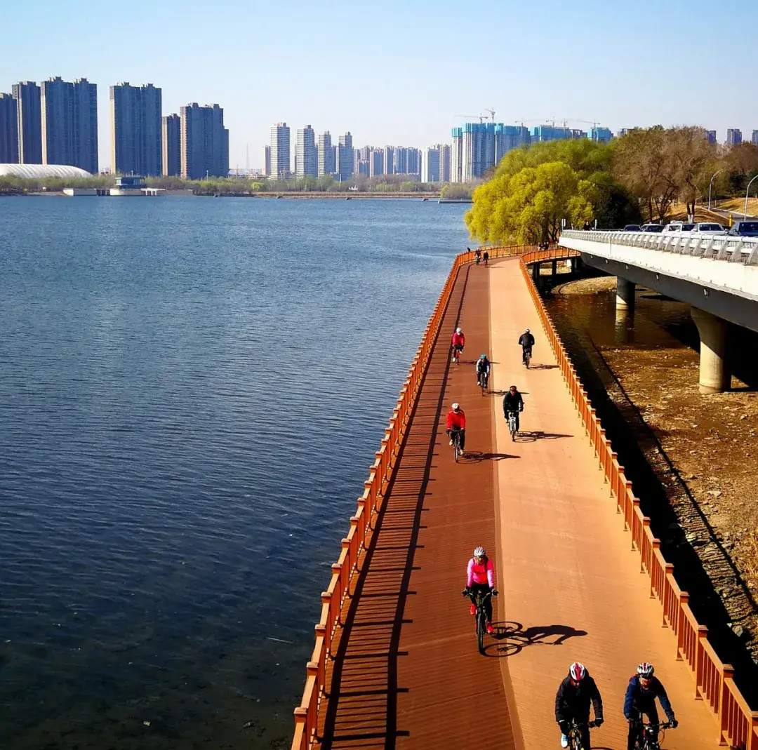 以沈阳母亲河——浑河为核心,自西向东,环水而设,成为沈阳城市新名片