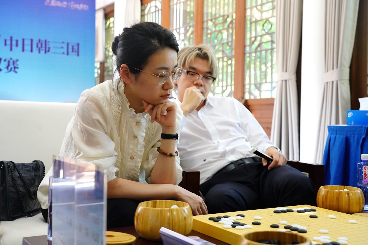 中日韩三国围棋名人混双赛柯洁於之莹痛失好局,李轩豪李赫与朴廷桓