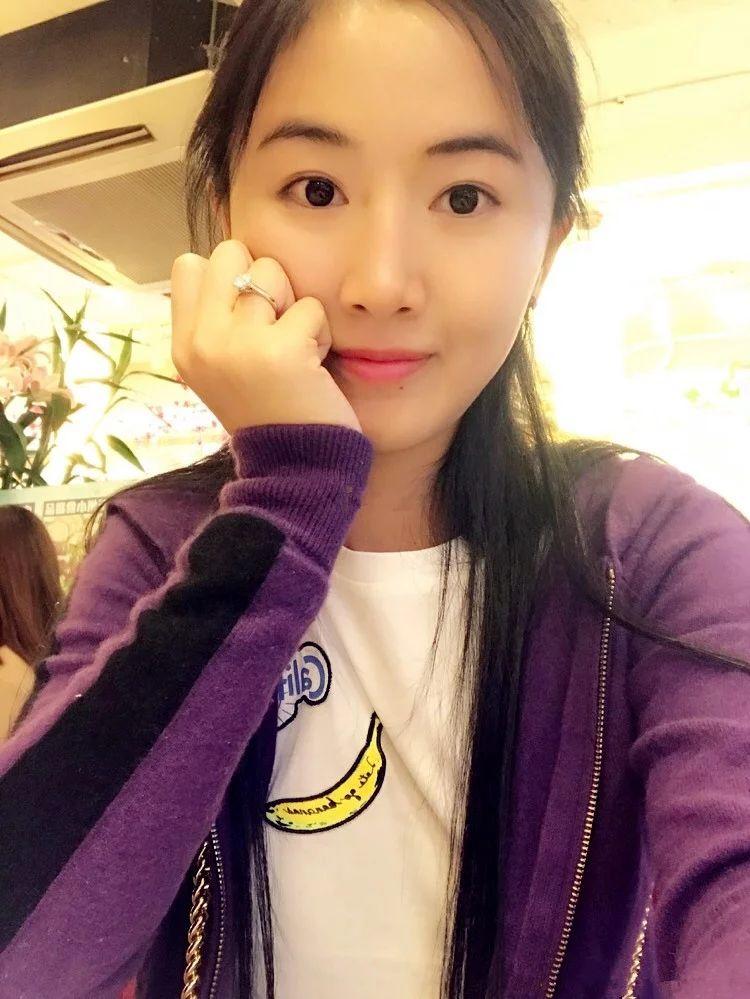 如何看待翟欣欣的长相和打扮