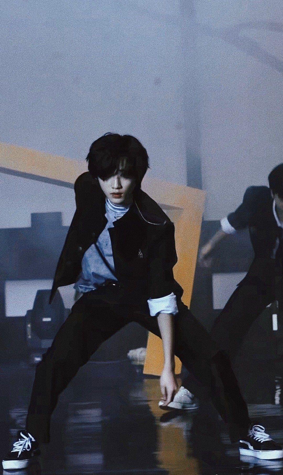 宋亚轩跳英雄时衣服出了什么问题