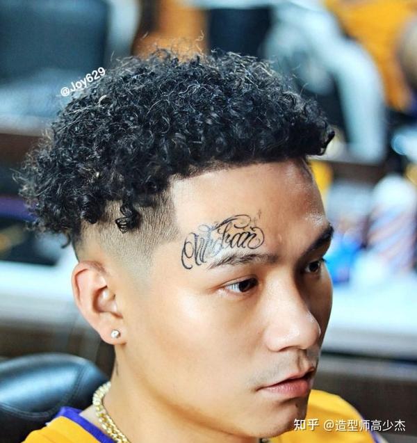 打理方法最多人问到的就是黑人烫烫完如何自己打理