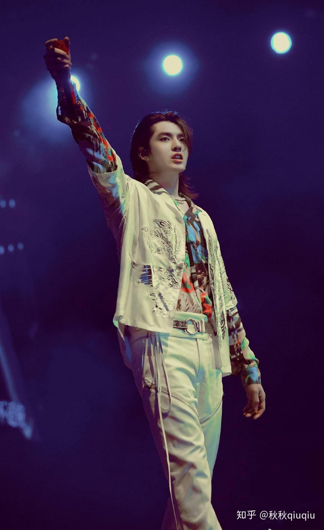 怎样看待吴亦凡开演唱会