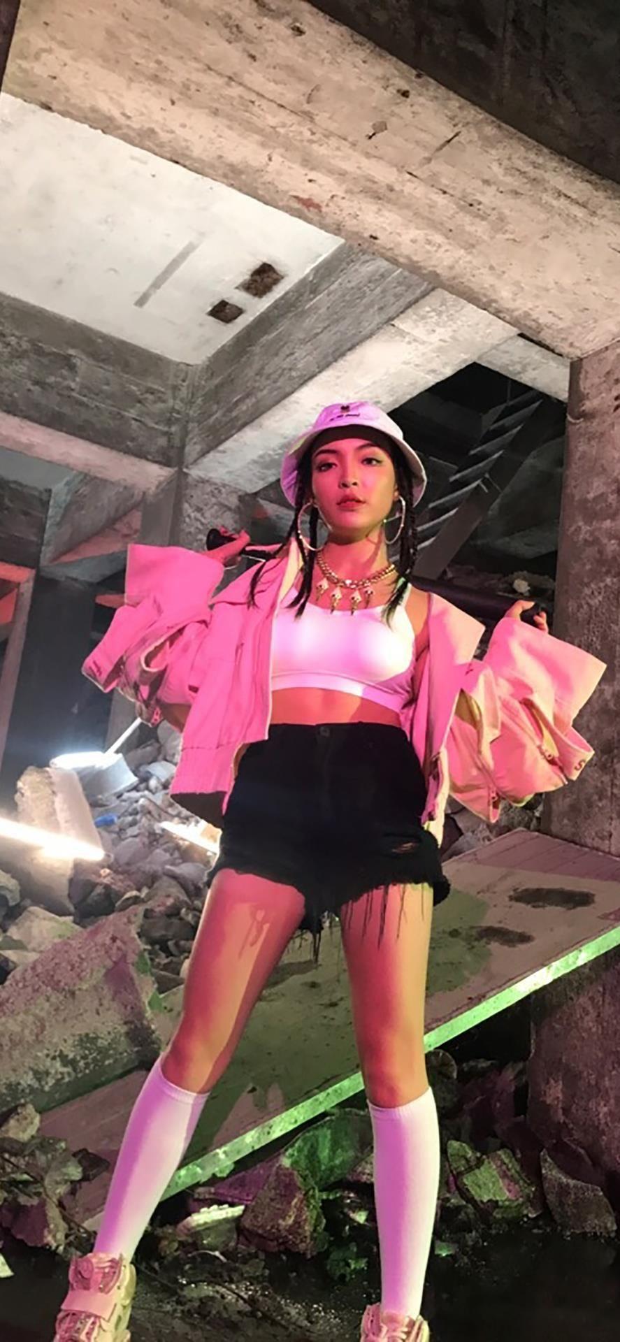 请问有vava的壁纸吗