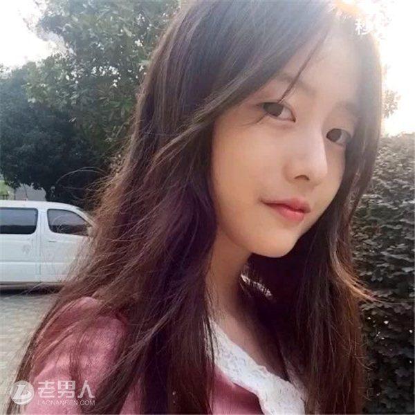 詹思祺,1997年4月19日生于湖南长沙,妈妈是长沙人,爸爸是株洲人.