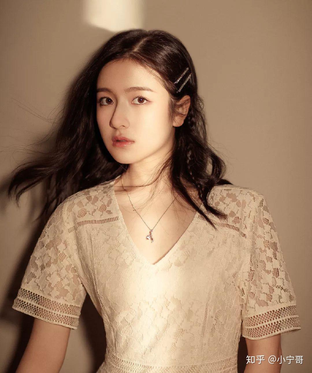 更多资讯热点关注公众号《逗小宁》各种娱乐明星八卦哈哈哈,欢迎来