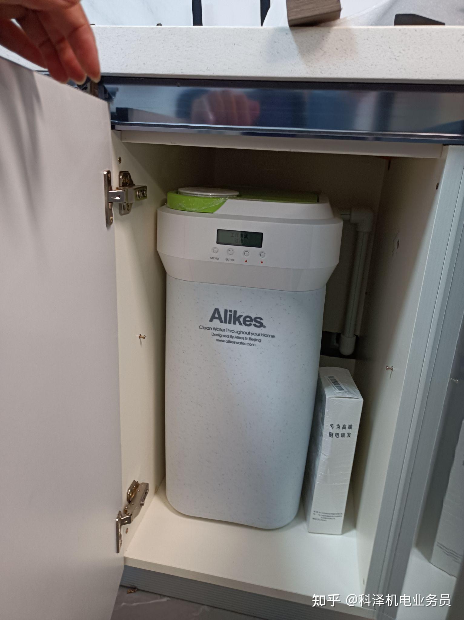 爱尼克斯国产品牌,性价比出众.中央净水滤料是要更换的,这点得记住.